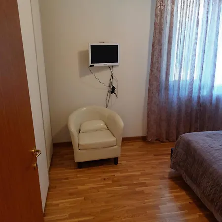 Deluxe Appartament 100 M² For 4 People Near Racetrack アパート イーモラ
