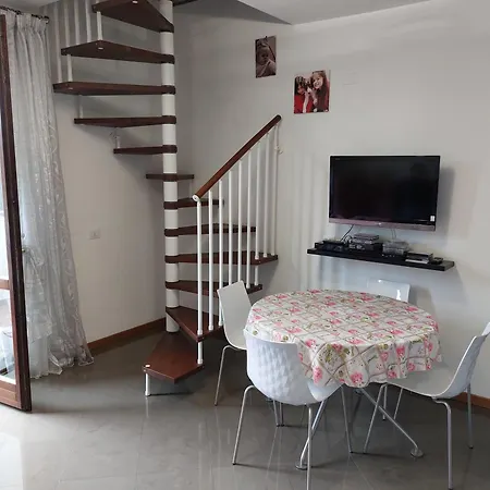 Deluxe Appartament 100 M² For 4 People Near Racetrack アパート